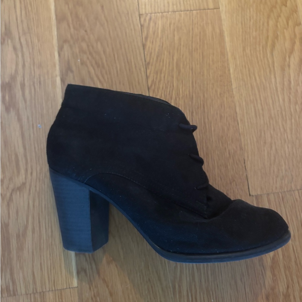 Attention Black Heeled Boots with Chunky Heel